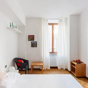 comfy-apartment-in-corso-como.it-lombardy.com/